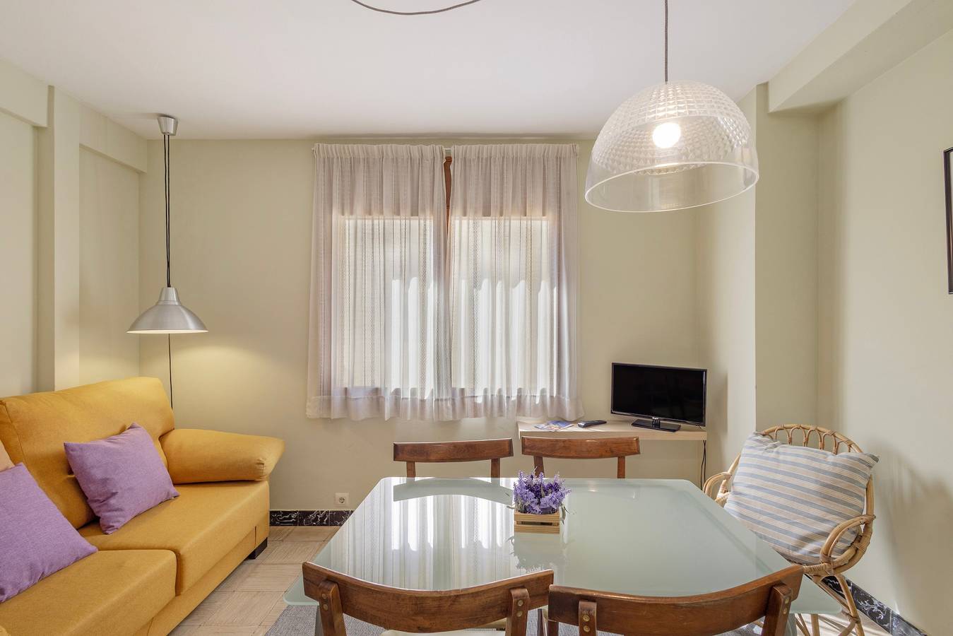 Apartamento entero, Apartamento 'El Portal' con vistas a la montaña, jardín compartido y Wi-Fi in San Lorenzo de Morunys, Pirineo Catalan