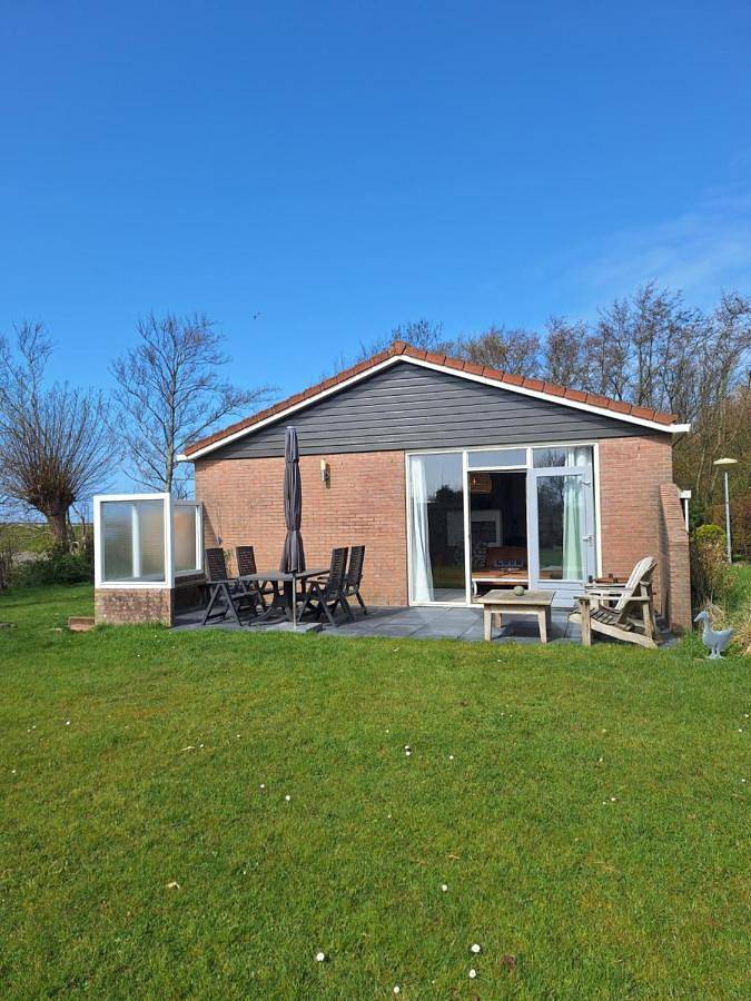 Vakantiehuis voor 4 personen, met uitzicht en tuin in Warmenhuizen