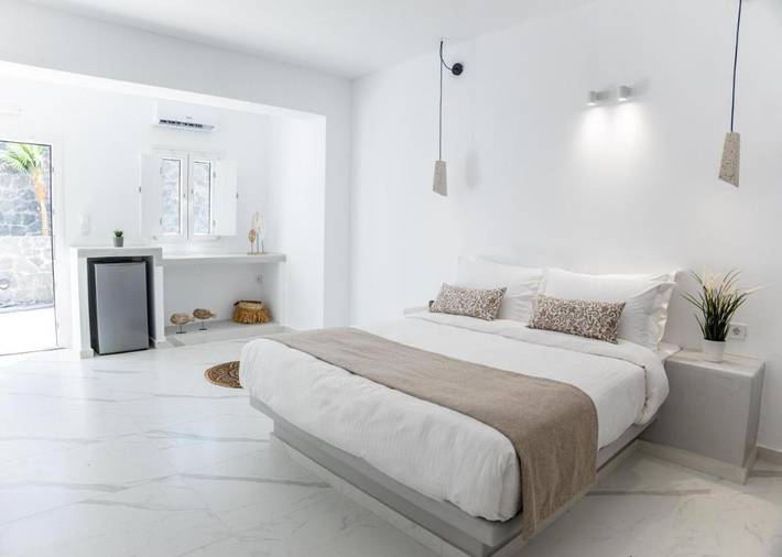 Chambre d’hôte pour 3 personnes, avec jardin et piscine à Perissa - 4