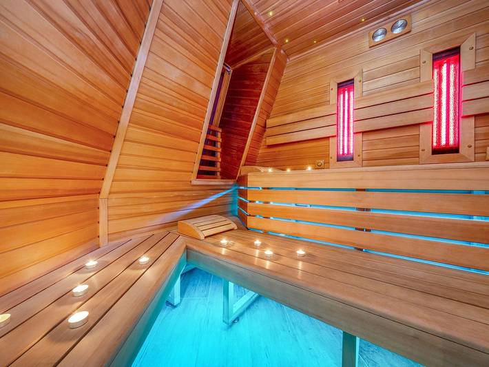 Ganze Wohnung, 5 Sterne Luxus Apartment am Meer mit Kamin, Wellnessbereich und Sauna in Ostseebad Zingst, Zingst