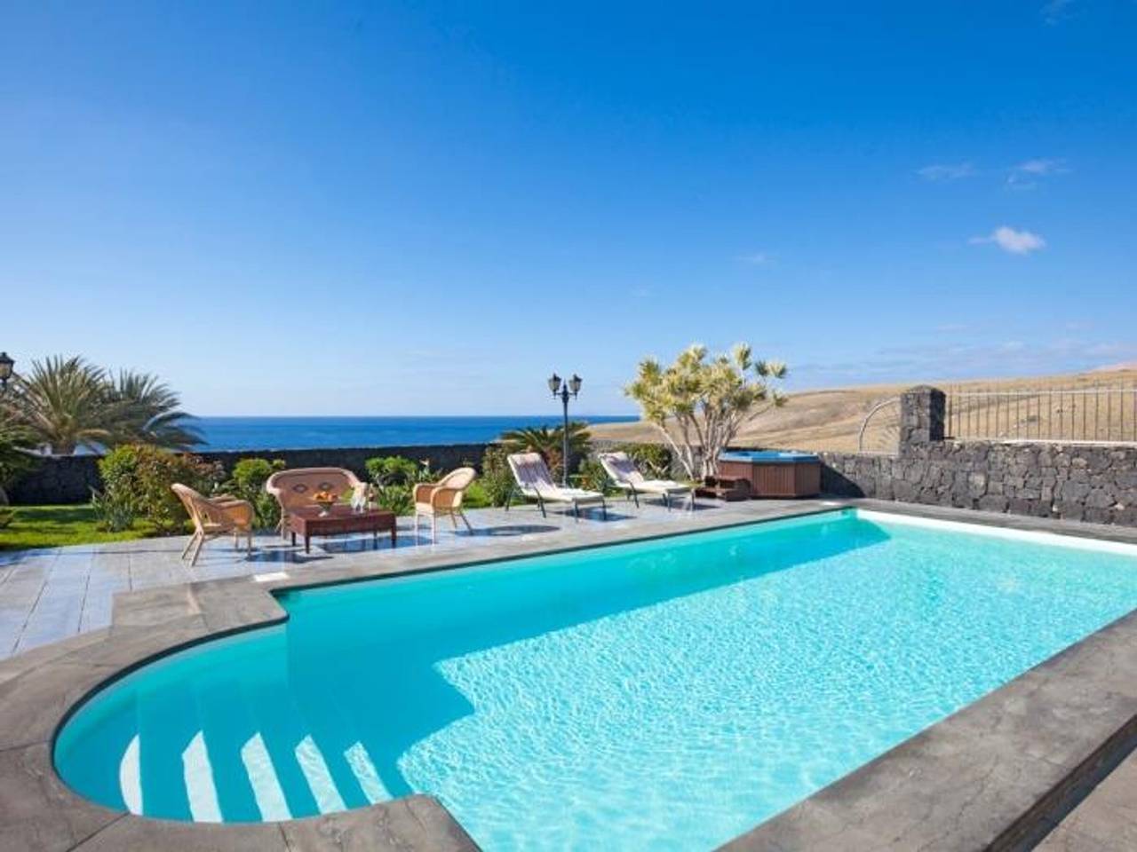 Elegante Villa mit Meerblick - 6 Pers. in Puerto Calero, Yaiza
