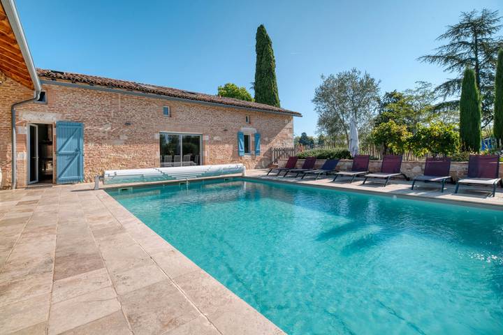 Maison de vacances pour 16 personnes, avec jardin ainsi que jacuzzi et sauna, animaux acceptés dans le Tarn-et-Garonne