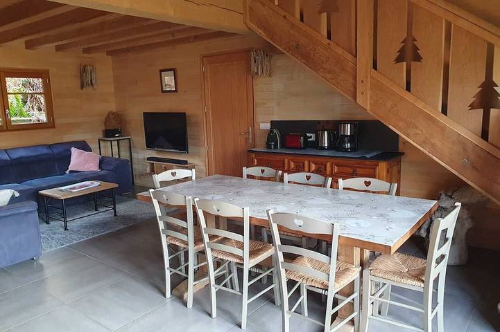 Gîte pour 8 personnes, avec jardin et terrasse à Corancy