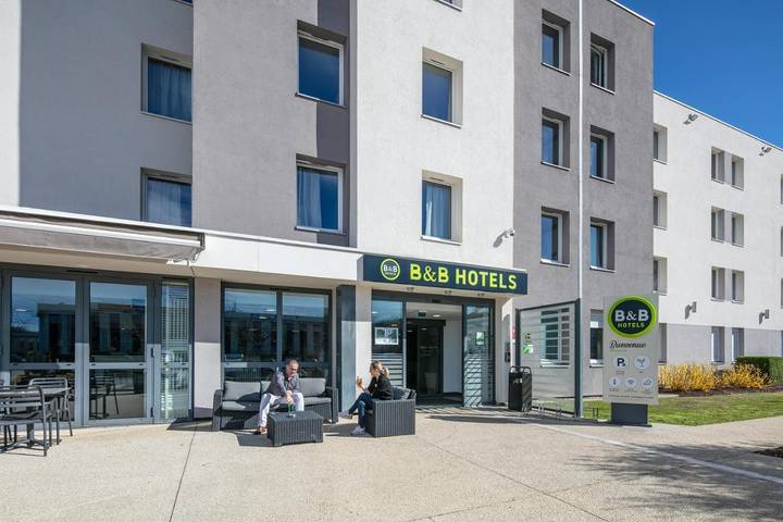 Hôtel pour 2 personnes, avec vue et terrasse, animaux acceptés à Saint-Quentin-Fallavier - 2