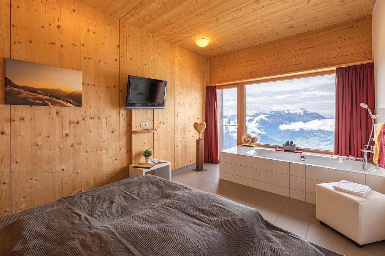 Venet Gipfelhütte in Kaunergrat, Zams