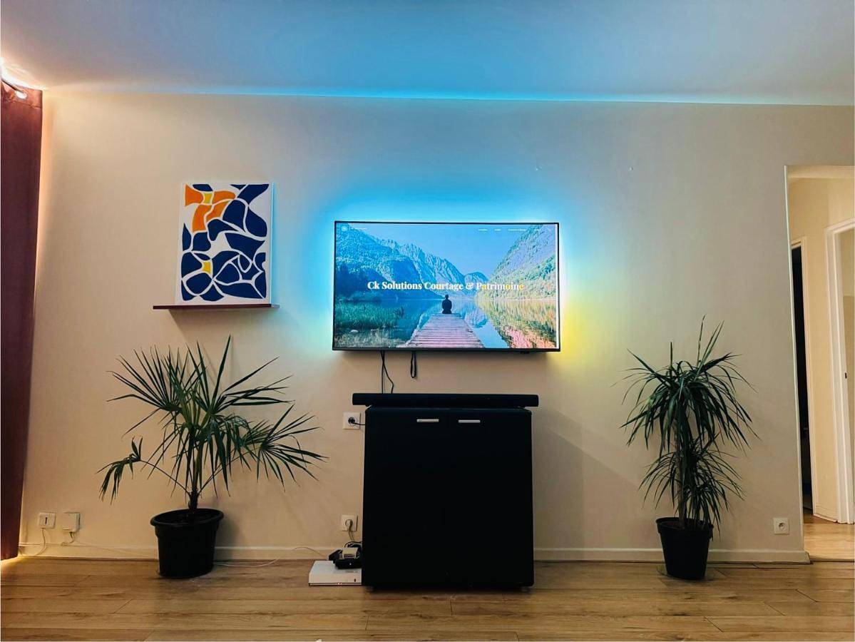Appartement entier, One-Bedroom Apartment in Puteaux, Hauts-de-Seine