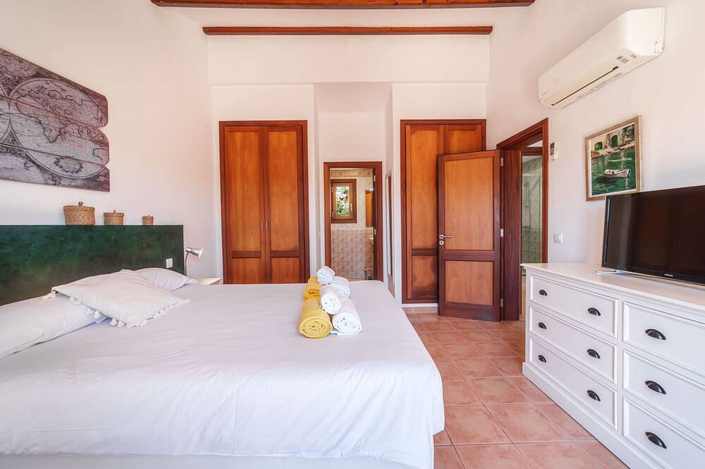 Casa Goldi Haus 350mtr to the beach for 4 people in Cala Romantica, Manacor