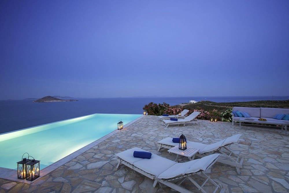 Alluring Patmos Villa | Villa Heracles’ Rest | 5 Bedrooms | Scenic Verandas |. in Archipiélago del Dodecaneso