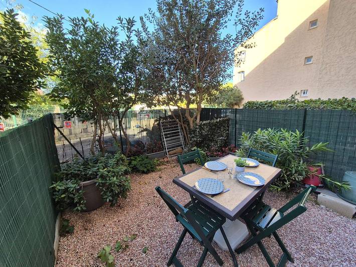 Entire studio, Ground-floor studio, air conditioning, close to the sea, parking in Saint-Mandrier-sur-Mer, Mediterranean Coast (France)