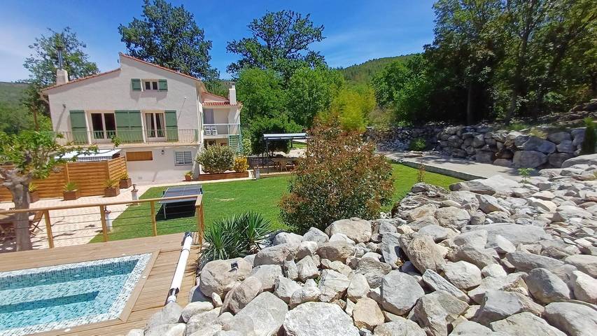 Gîte pour 10 personnes, avec piscine et jardin ainsi que jacuzzi et terrasse à Corneilla-de-Conflent - 2