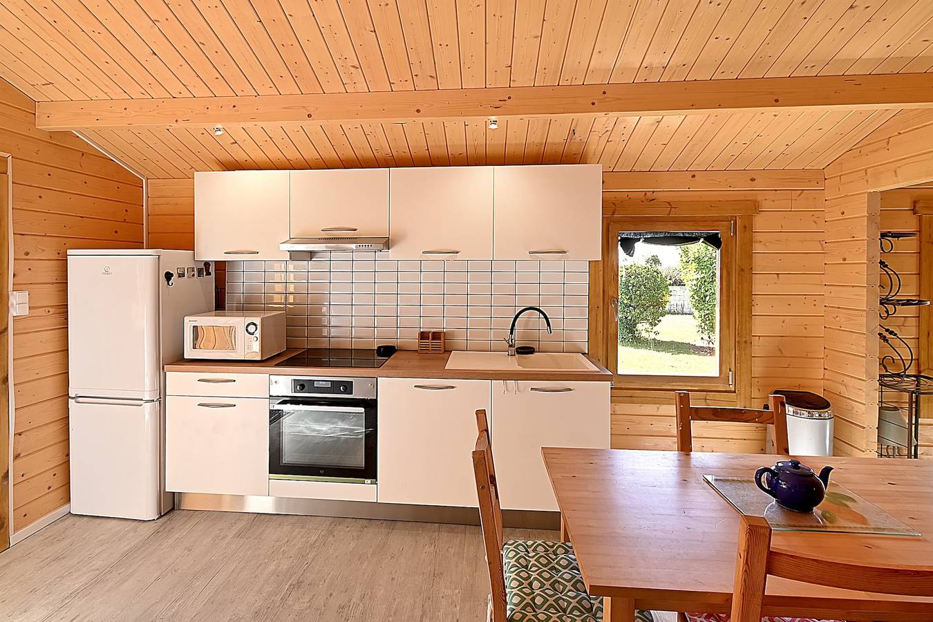 Le Chalet des Vignes - chalet 5p avec piscine in Chenac-Saint-Seurin-d'Uzet, Saintes region