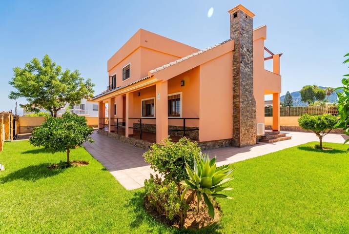 Cubo's Amapola House in Alhaurín de la Torre, Cordillera Penibética