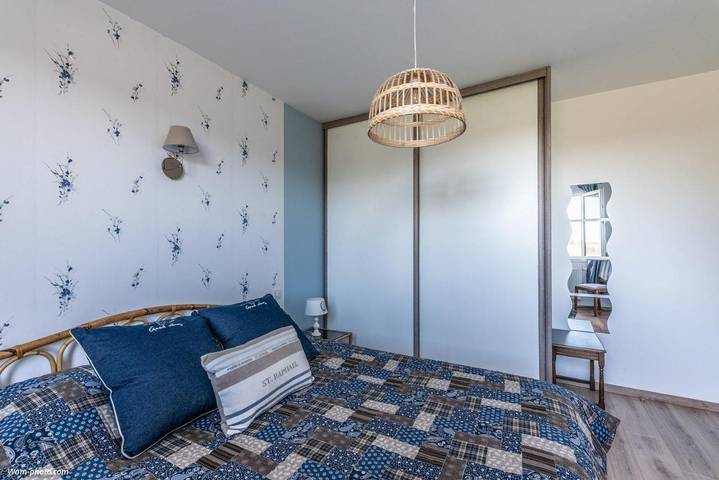 Location de vacances pour 4 personnes, avec piscine et terrasse ainsi que jardin et vue à Épineuil-le-Fleuriel - 2