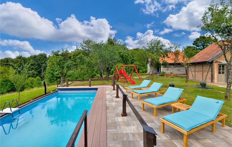 Geräumige Ferienwohnung mit WLAN, Pool, Terrasse und Parkplatz in Zagreb und Umgebung