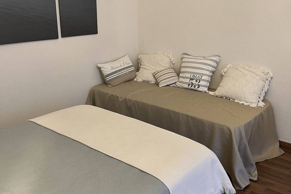 Ganze Wohnung, Appartment with sea view terrace located on the ground floor of a Basque house in Ciboure, Bayonne und Umgebung