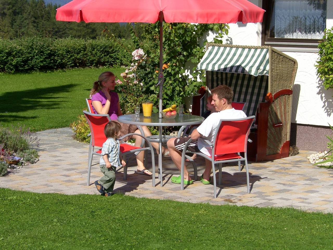 Ganze Wohnung, Neu renovierte Ferienwohnung Elisabeth mit Gemeinschaftspool, Bergblick, Garten und Wlan in Radstadt, Ski Amadé