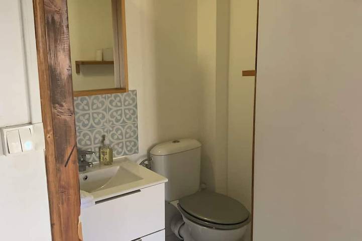 Ganze Wohnung, Studio mit Balkon im Herzen der Altstadt (& 3 Min. Fußweg vom alten Hafen) in Marseille, Marseille und Umgebung