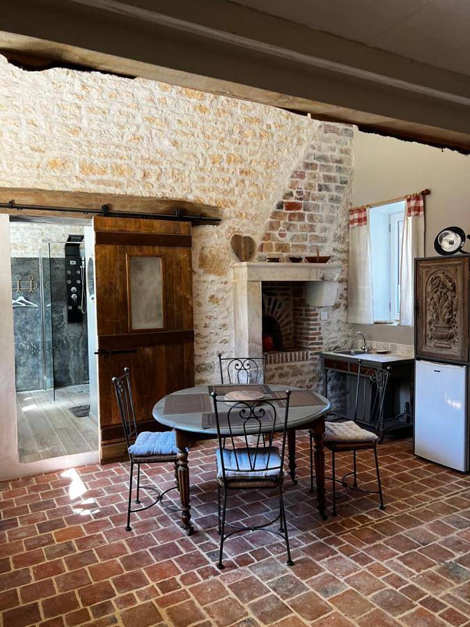 Location de vacances pour 4 personnes, avec piscine et jacuzzi ainsi que jardin et sauna à Sainte-Gemme-la-Plaine - 4