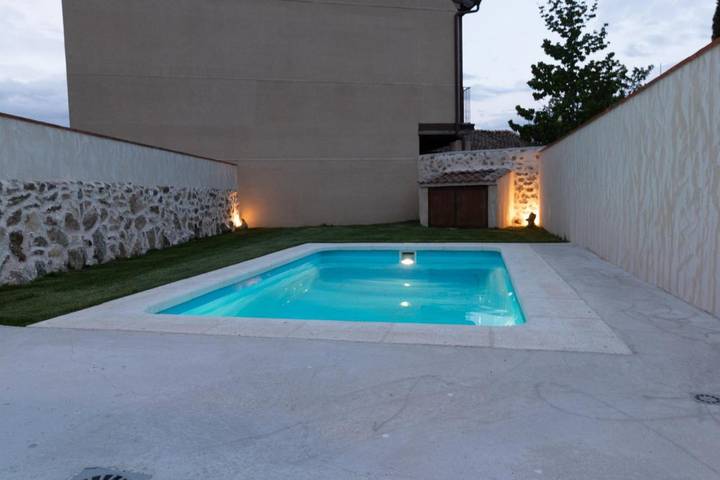 Apartamento para 10 personas, con jardín además de piscina y vistas en Turégano