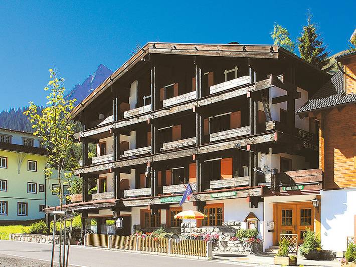 Ferienwohnung für 9 Personen, mit Balkon und Sauna sowie Ausblick in Gargellen