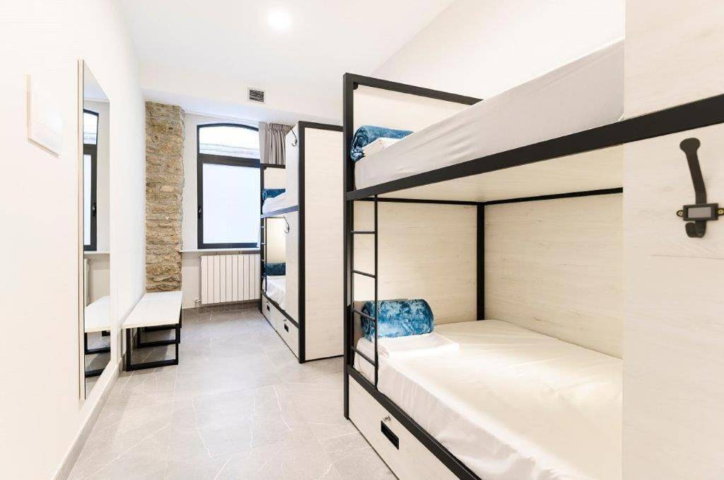 Logune Rooms in Vitoria-Gasteiz, Chaîne Cantabrique