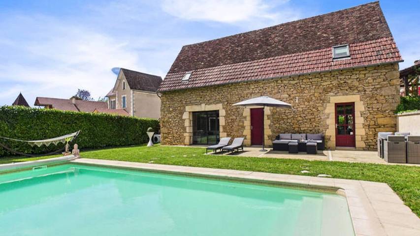 Location de vacances pour 7 personnes, avec jardin et piscine à Saint-Julien-de-Lampon