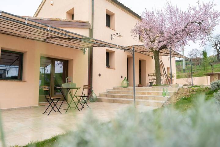 Ferienwohnung für 3 Personen, mit Terrasse und Garten sowie Ausblick