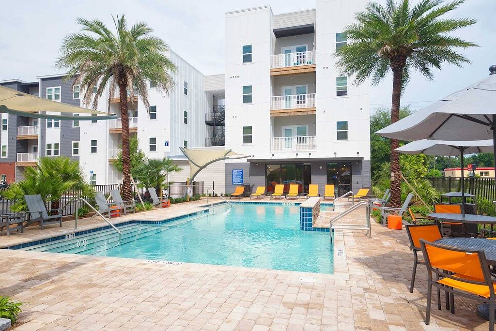Ganze Wohnung, Modern 1Br w/ Balcony | Walk to Uf & Shands | Perfect for Long Stays in Gainesville, Alachua County