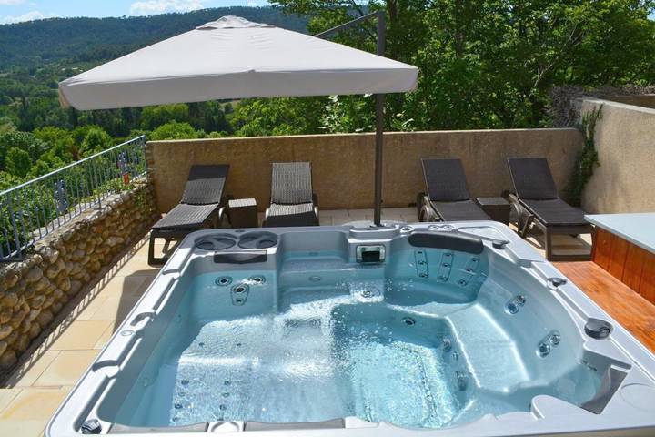 Hôtel pour 2 personnes, avec Terrasse et Jacuzzi ainsi que Jardin et Piscine à Moustiers-Sainte-Marie