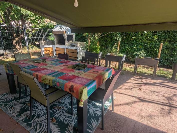Location de vacances pour 4 personnes, avec Terrasse ainsi que Jardin et Piscine à Villemoirieu