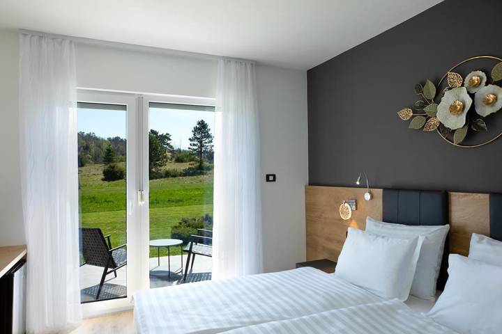 Ferienwohnung für 2 Personen, mit Garten und Ausblick sowie Terrasse - 1