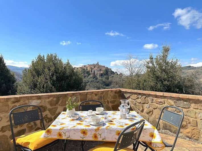 Appartamento per 8 persone, con Balcone e Terrazza nonché Giardino e Piscina a Seggiano