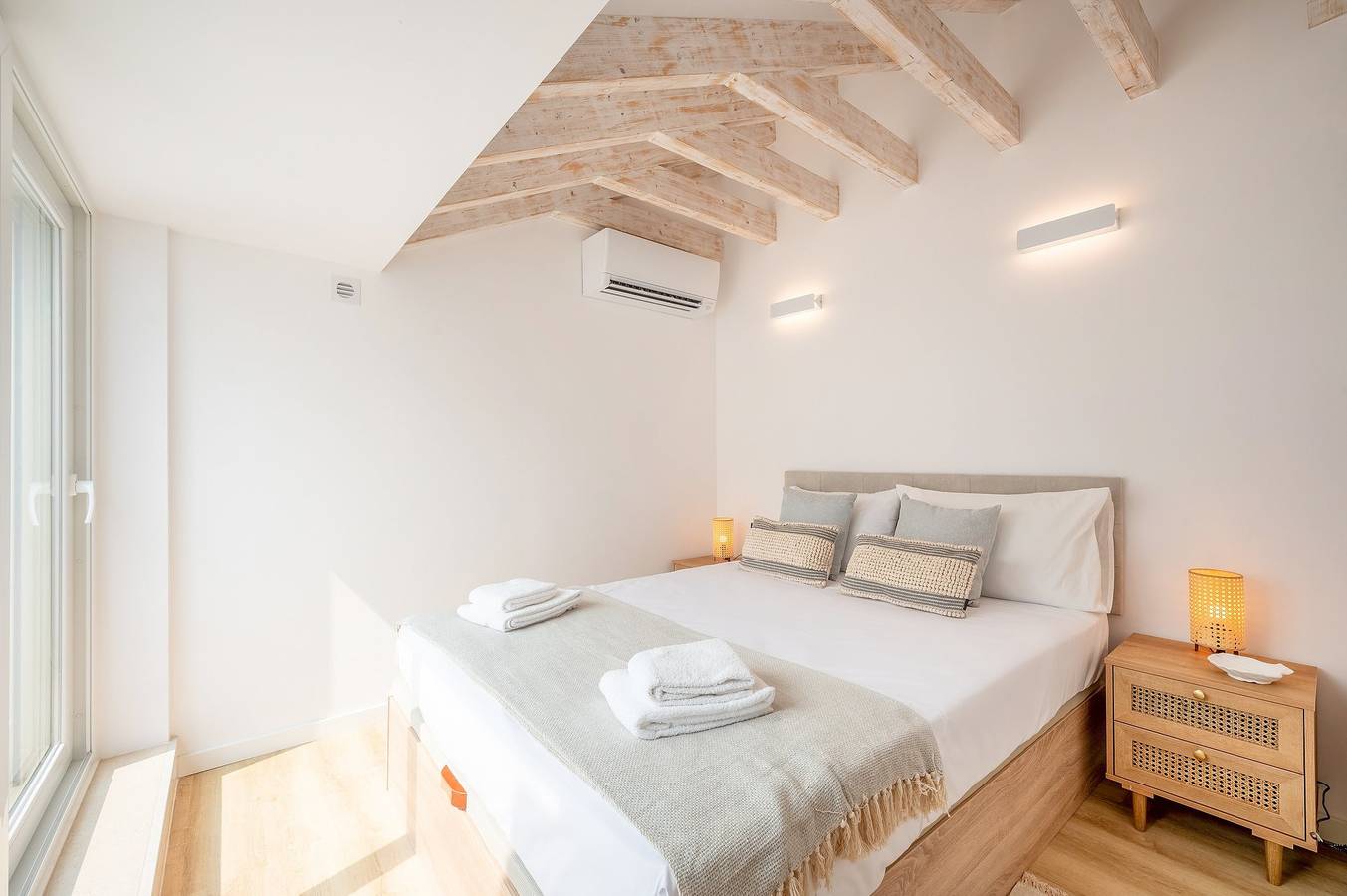 Ganze Wohnung, Ferienwohnung für 6 Personen mit Terrasse in Praia da Califórnia, Sesimbra