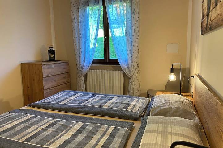 Ganze Wohnung, Direkt Am Strand/See, Fewo bis 4 Pers., Pool und Garten, Villa Soghetta Typ S2 in Idro, Gardasee-Berge