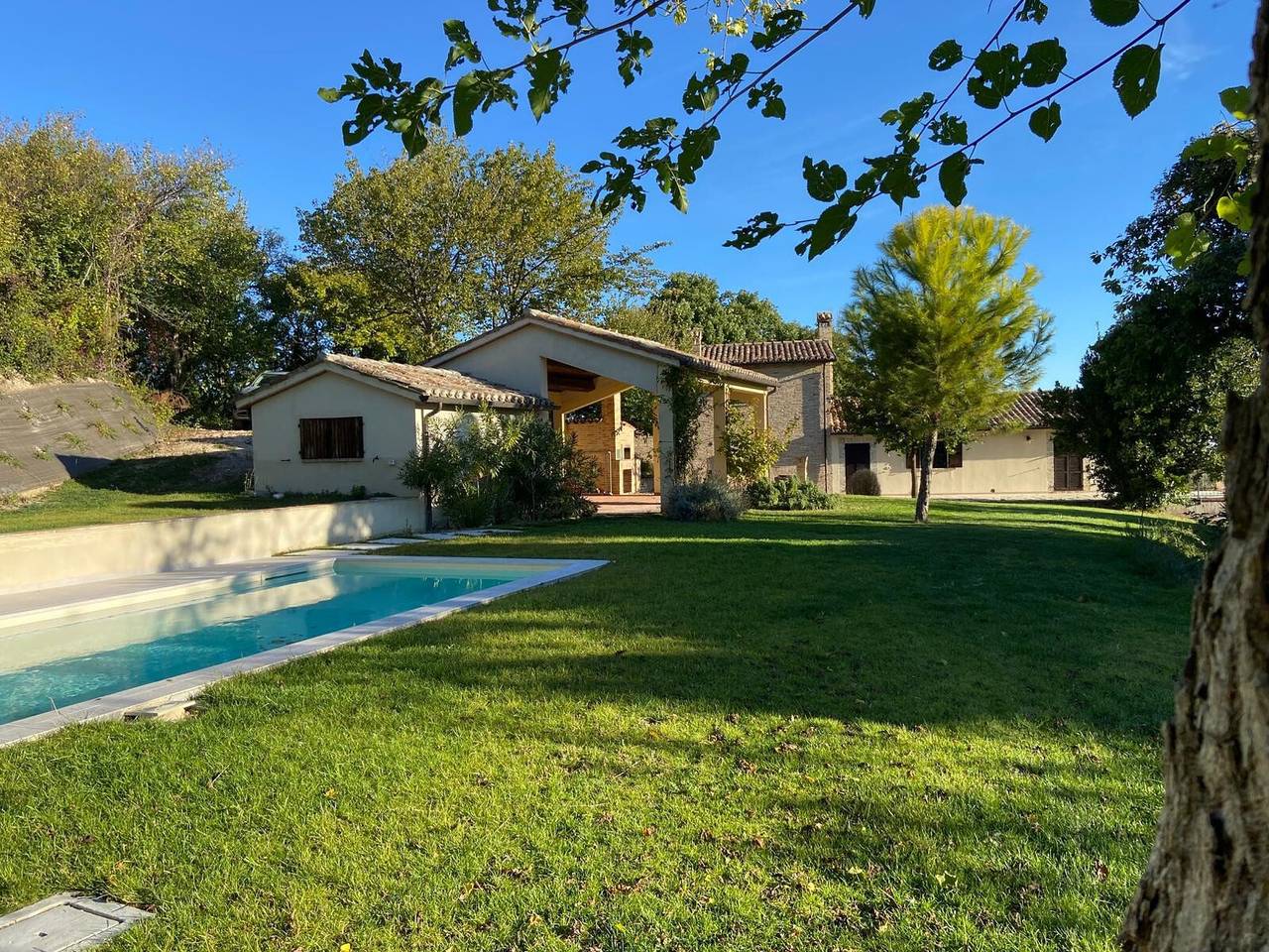 Maison de vacances « Alloro » avec vue sur la montagne, piscine privée et Wi-Fi in Pergola, Valle del Metauro