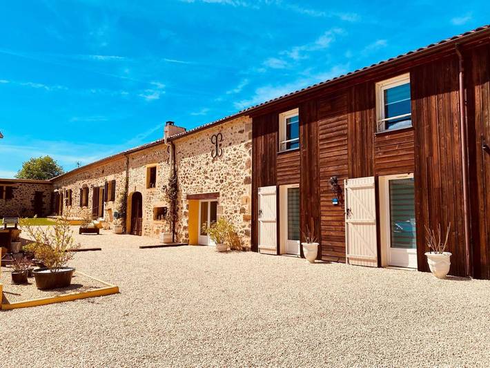 Location de vacances pour 12 personnes, avec jardin ainsi que vue et piscine à Capdrot - 3