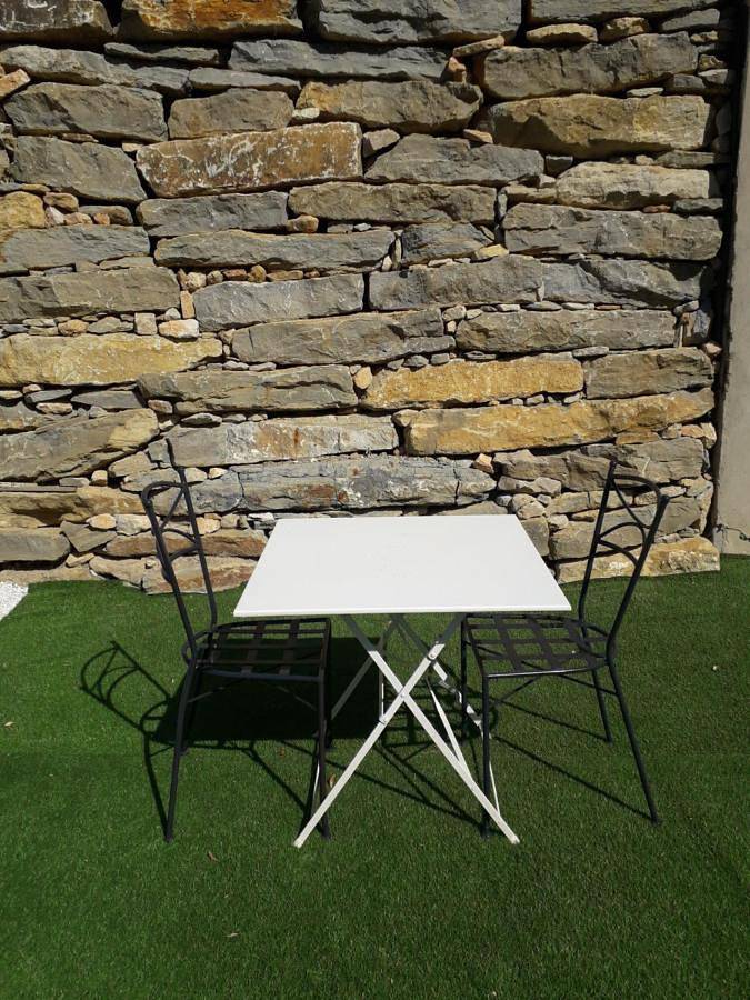 Location de vacances pour 3 personnes, avec vue et jardin à Signes - 4