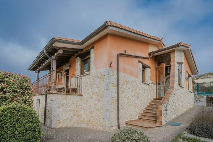 Casa de vacaciones para 8 personas, con Balcón y Jardín en Provincia de Burgos
