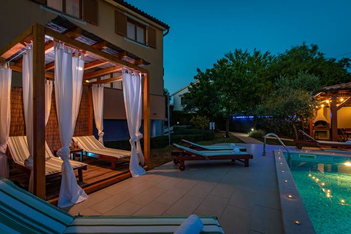 Villa für 8 Personen, mit Terrasse und Pool in Pula