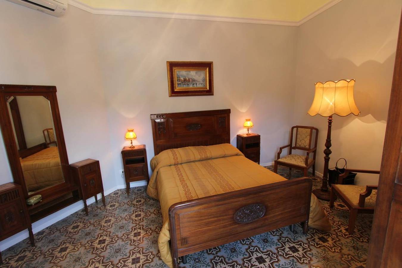 Apartamento entero, Apartamento espacioso en Modica con balcón in Modica (town), Módica