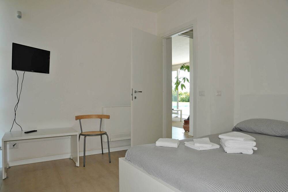 Villa Micol 10+4 P, by Villasretreats, w/Pool, A/C, Bbq near to the beach in Ameglia, Ameglia Municipality