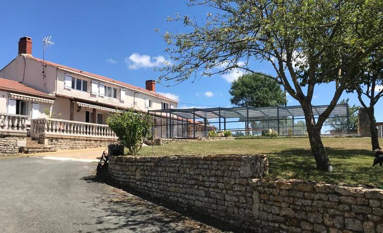 Gîte pour 2 personnes, avec Jacuzzi et Terrasse ainsi que Jardin et Piscine à Saint-Cyr-en-Talmondais - 3