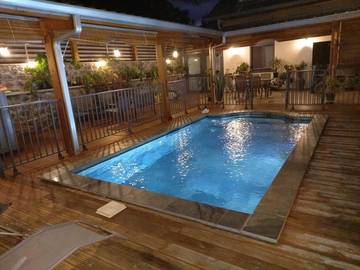 Gîte pour 12 personnes, avec piscine ainsi que vue et terrasse dans Vincendo