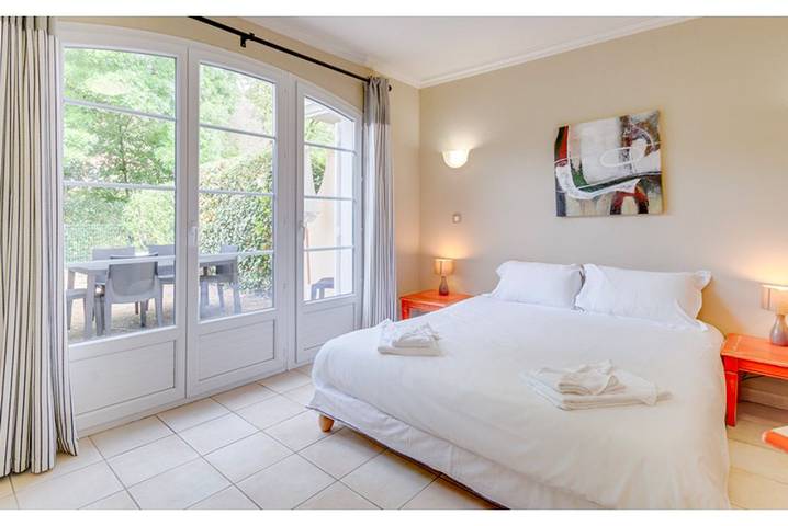 Gîte pour 2 personnes, avec Balcon et Terrasse ainsi que Jardin et Piscine à Callian - 4