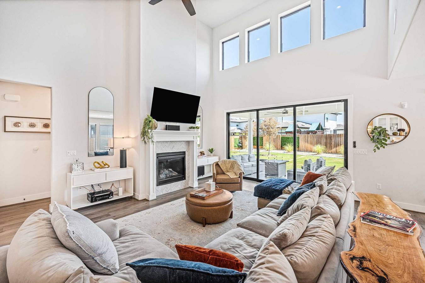 Modern Home w  Outdoor Entertaining Space in Condado de Travis