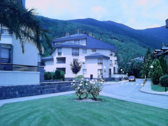 Apartamento de vacaciones para 6 personas, con jardín además de piscina y vistas - 1