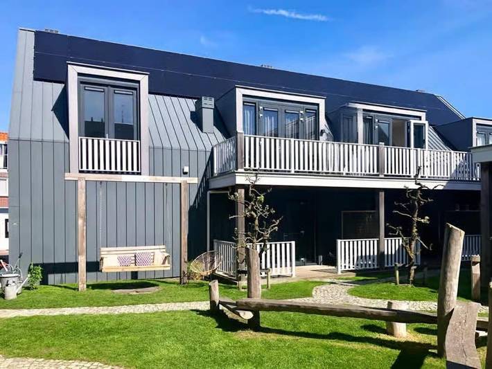 Blokhut voor 2 personen, met tuin en sauna, kindvriendelijk in Zoutelande