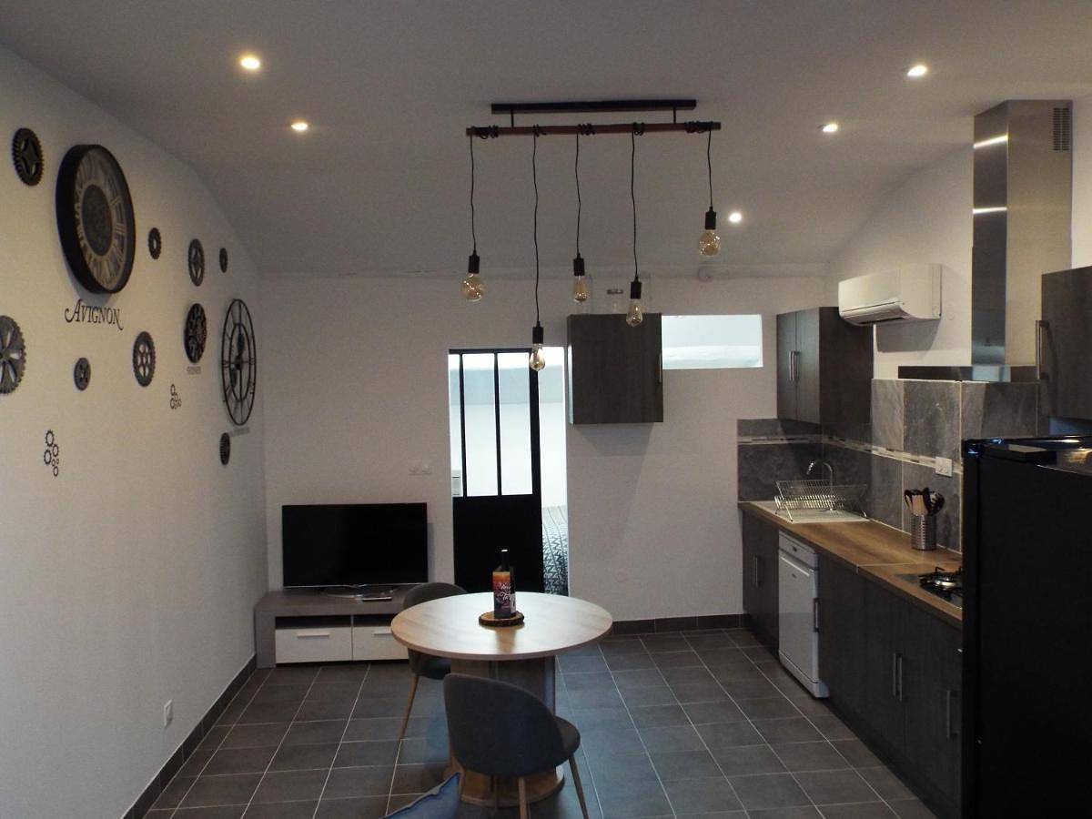 Appartement entier, One-Bedroom Apartment in Avignon, Vaucluse
