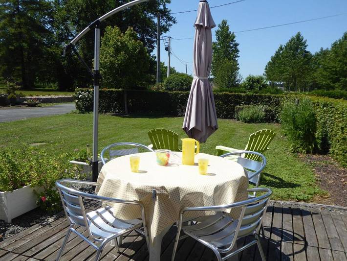 Location de vacances pour 3 personnes, avec piscine et terrasse à La Chapelle-aux-Choux