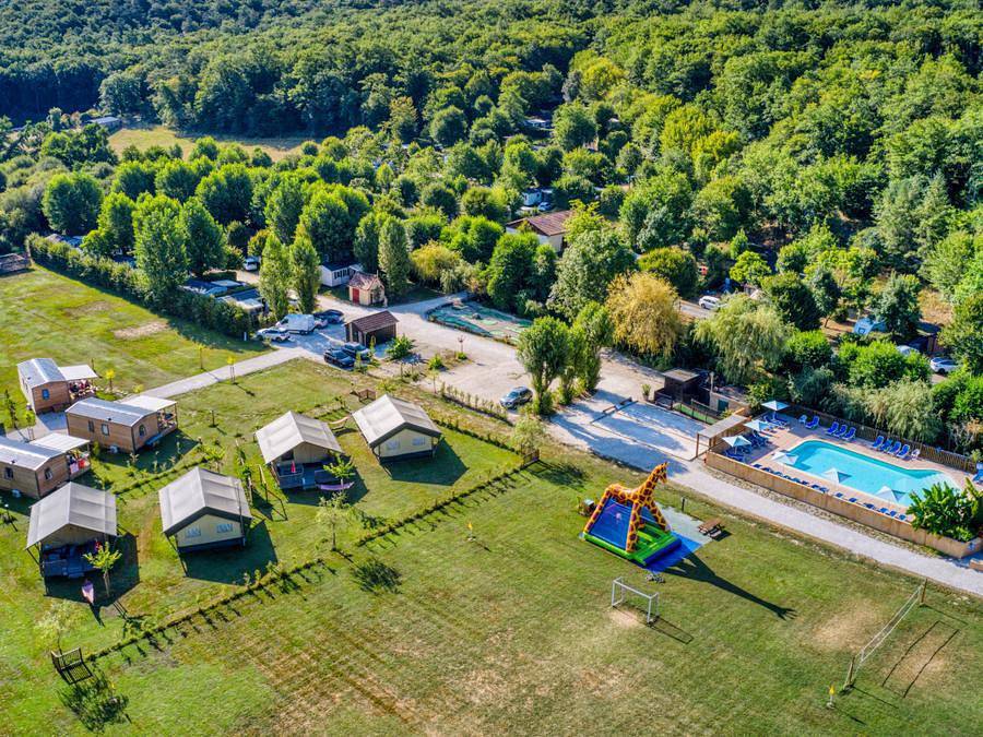 Camping le Pont de Mazerat - Mobilheim 6 personen - 32m² / 3 Schlafzimmer: Ein großes Format für eine große Familie. in Tamniès, Périgord Noir